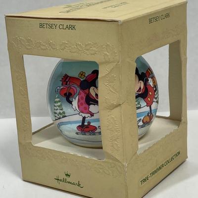 Disney Merry Christmas 1980 Tree Ornament Satin Ball Mickey Mouse new cond.