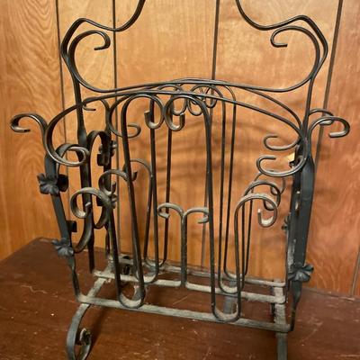 Metal magazine or sheet music holder