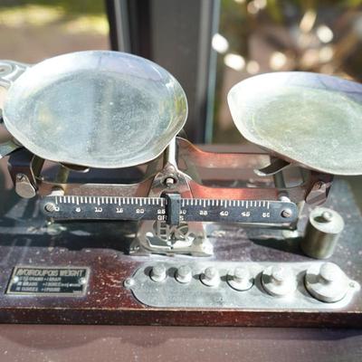 Antique Avoirdupois Weight Scale