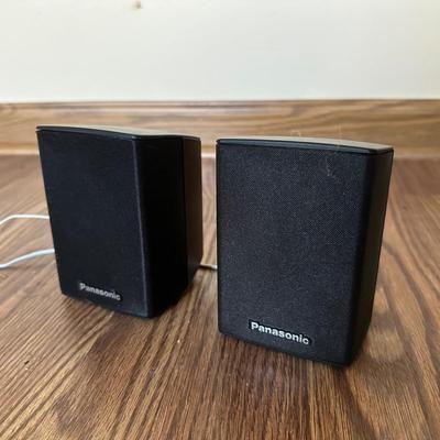 LOT 2L: Panasonic Blue Ray Disc Player w/ DVD Home Theater Sound System - Subwoofer & Speakers