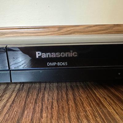 LOT 2L: Panasonic Blue Ray Disc Player w/ DVD Home Theater Sound System - Subwoofer & Speakers