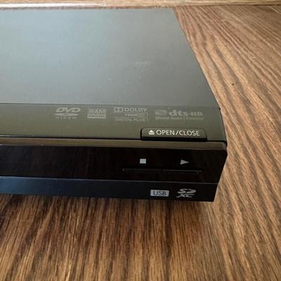 LOT 2L: Panasonic Blue Ray Disc Player w/ DVD Home Theater Sound System - Subwoofer & Speakers