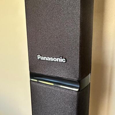 LOT 2L: Panasonic Blue Ray Disc Player w/ DVD Home Theater Sound System - Subwoofer & Speakers
