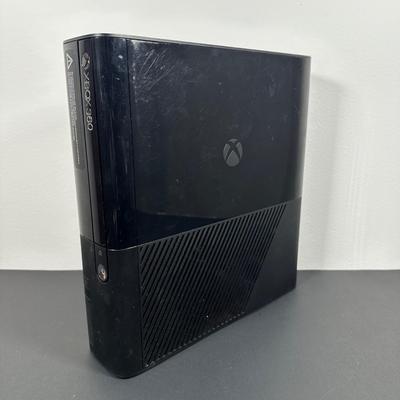 LOT 3L: Xbox 360 w/ Controllers, Headset, Call Of Duty, FIFA & More Games