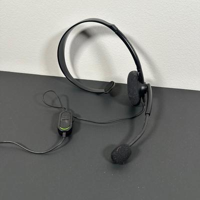 LOT 3L: Xbox 360 w/ Controllers, Headset, Call Of Duty, FIFA & More Games