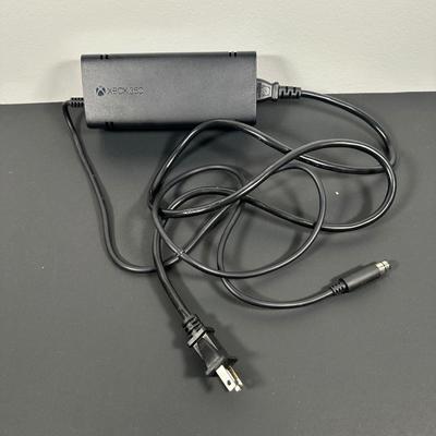 LOT 3L: Xbox 360 w/ Controllers, Headset, Call Of Duty, FIFA & More Games