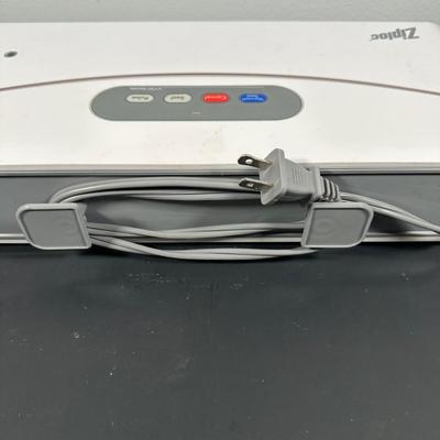 LOT 16L: GNC Deluxe Juicer, Ziplock Vacuum Sealer & More