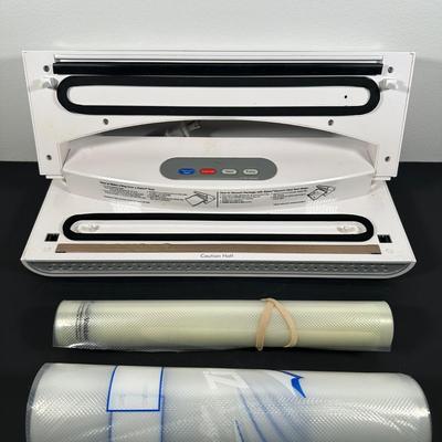 LOT 16L: GNC Deluxe Juicer, Ziplock Vacuum Sealer & More