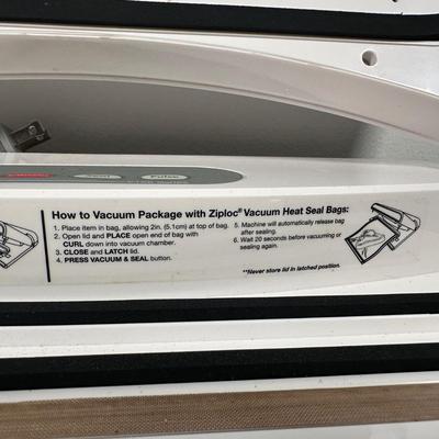 LOT 16L: GNC Deluxe Juicer, Ziplock Vacuum Sealer & More