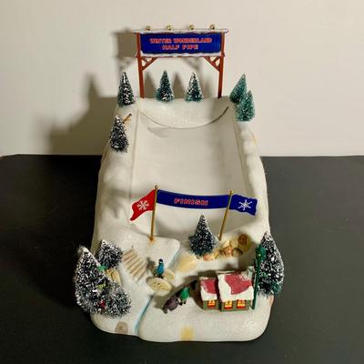 LOT 23 L: 2009 Mr. Christmas Illuminated Musical Winter Wonderland Half Pipe