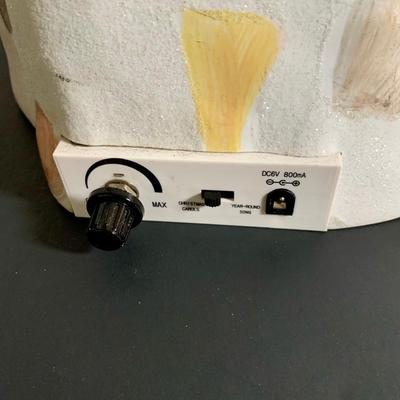 LOT 23 L: 2009 Mr. Christmas Illuminated Musical Winter Wonderland Half Pipe