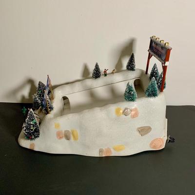 LOT 23 L: 2009 Mr. Christmas Illuminated Musical Winter Wonderland Half Pipe