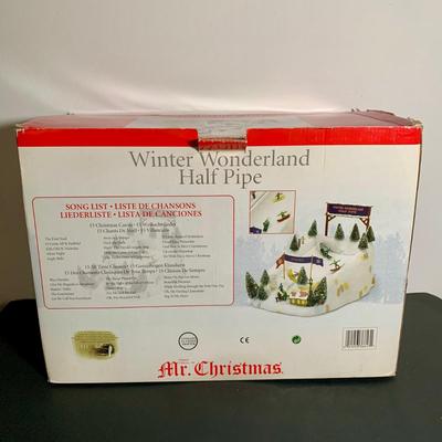 LOT 23 L: 2009 Mr. Christmas Illuminated Musical Winter Wonderland Half Pipe