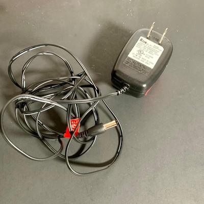 LOT 23 L: 2009 Mr. Christmas Illuminated Musical Winter Wonderland Half Pipe