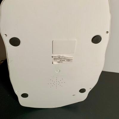 LOT 23 L: 2009 Mr. Christmas Illuminated Musical Winter Wonderland Half Pipe