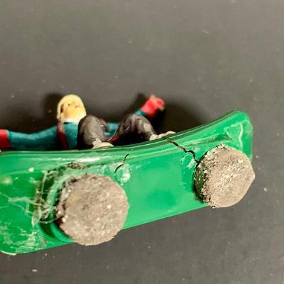 LOT 23 L: 2009 Mr. Christmas Illuminated Musical Winter Wonderland Half Pipe