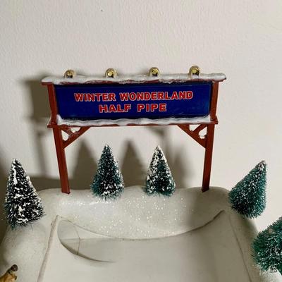 LOT 23 L: 2009 Mr. Christmas Illuminated Musical Winter Wonderland Half Pipe
