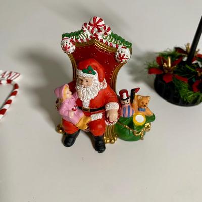 LOT 26 L: Department 56 2005 Christmas In The City Series "Visiting Santa At Finestrom"