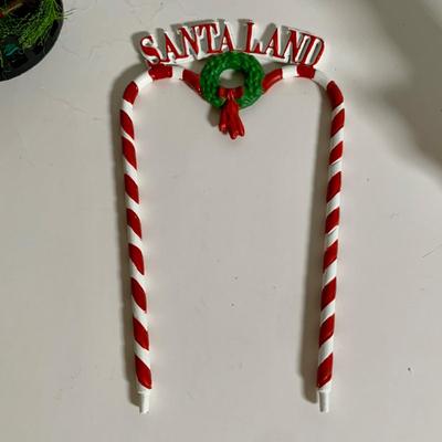 LOT 26 L: Department 56 2005 Christmas In The City Series "Visiting Santa At Finestrom"