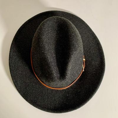 LOT 27 L: Kate Spade "Harlee" Pink Sunglasses, INC Black Bead Bag, NWT Indigo Soul Silver Bag, & More