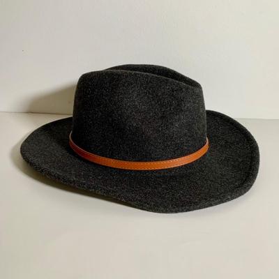 LOT 27 L: Kate Spade "Harlee" Pink Sunglasses, INC Black Bead Bag, NWT Indigo Soul Silver Bag, & More