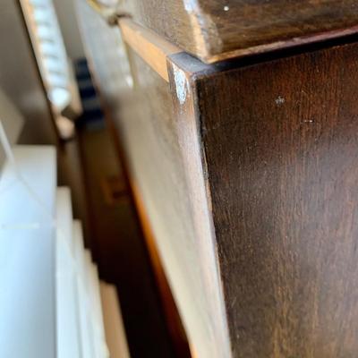 LOT 28 F: Lester Piano w/ Bench