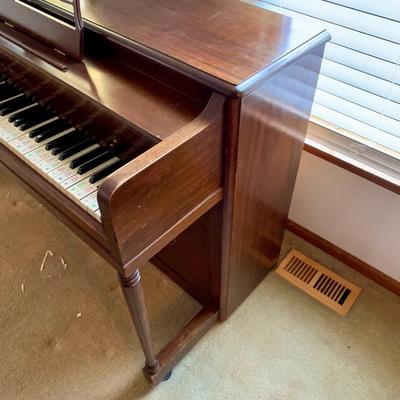 LOT 28 F: Lester Piano w/ Bench