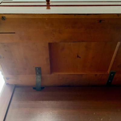 LOT 28 F: Lester Piano w/ Bench