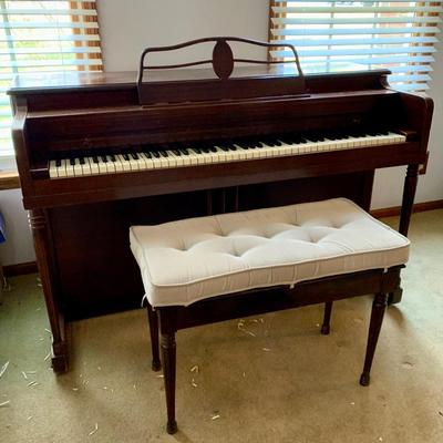 LOT 28 F: Lester Piano w/ Bench