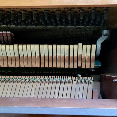 LOT 28 F: Lester Piano w/ Bench