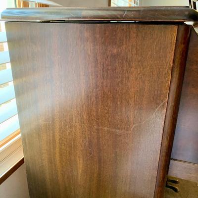 LOT 28 F: Lester Piano w/ Bench