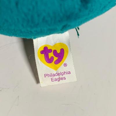 LOT 38 L: NFL Philadelphia Eagles Collection: Glass & Plastic Drinking Glasses, Hand Painted Sugar Skull, Glitter Lamp, & More