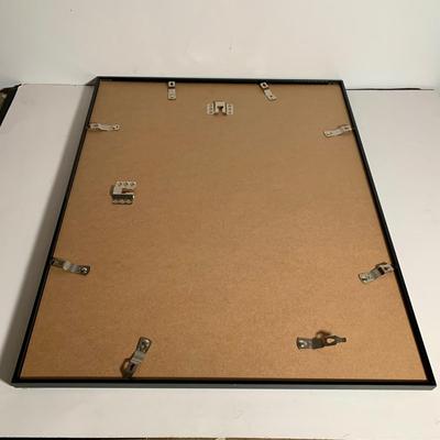 LOT 38 L: NFL Philadelphia Eagles Collection: Glass & Plastic Drinking Glasses, Hand Painted Sugar Skull, Glitter Lamp, & More