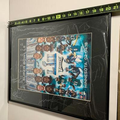 LOT 38 L: NFL Philadelphia Eagles Collection: Glass & Plastic Drinking Glasses, Hand Painted Sugar Skull, Glitter Lamp, & More