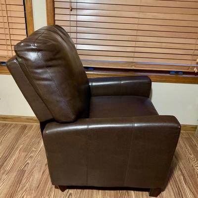 LOT 40 L: Homegoods Stagecoach Brown Recliner