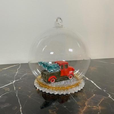 LOT 44D: Collection of Christmas Candles, Decor & More