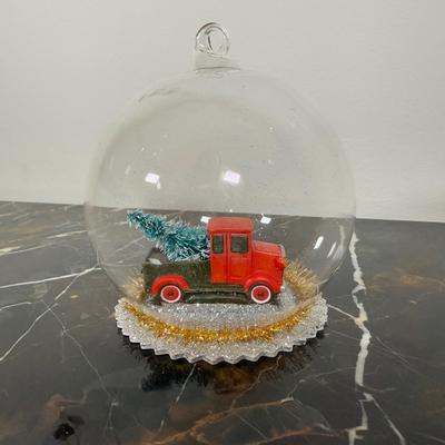 LOT 44D: Collection of Christmas Candles, Decor & More