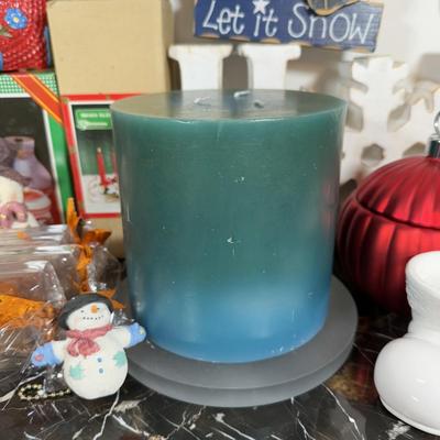 LOT 44D: Collection of Christmas Candles, Decor & More
