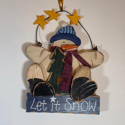 LOT 44D: Collection of Christmas Candles, Decor & More