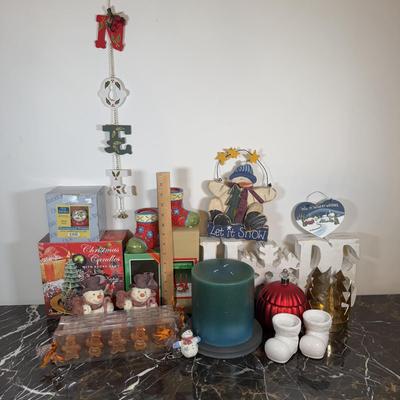 LOT 44D: Collection of Christmas Candles, Decor & More