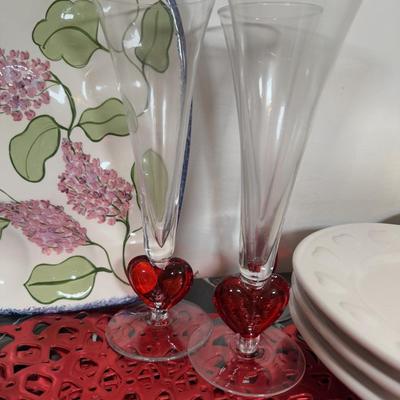 LOT 47D: Valentine’s Day Home Decor, Stemmed Glassware & Serving Dishes