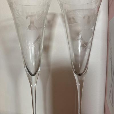 LOT 47D: Valentine’s Day Home Decor, Stemmed Glassware & Serving Dishes