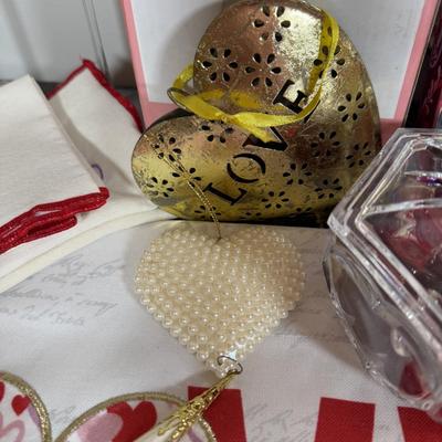 LOT 47D: Valentine’s Day Home Decor, Stemmed Glassware & Serving Dishes