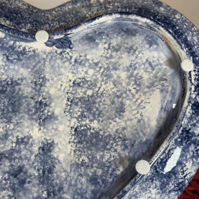 LOT 47D: Valentine’s Day Home Decor, Stemmed Glassware & Serving Dishes