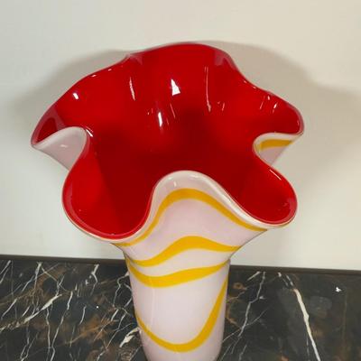 LOT 51D: Art Glass Rose, Vases & Cherub Tulip Lamp