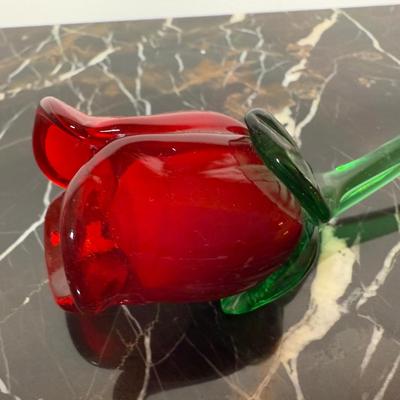 LOT 51D: Art Glass Rose, Vases & Cherub Tulip Lamp