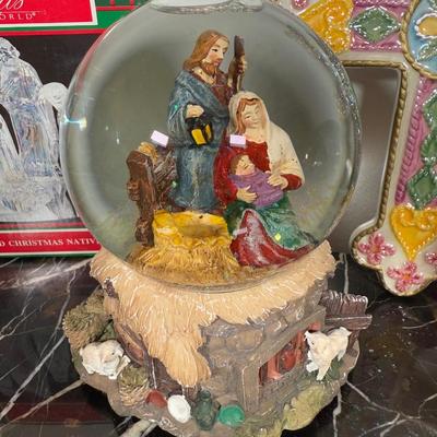 LOT 56D: Nativity & Religious Holiday Home Decor