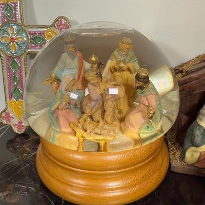LOT 56D: Nativity & Religious Holiday Home Decor