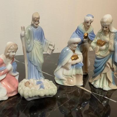 LOT 56D: Nativity & Religious Holiday Home Decor