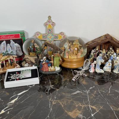 LOT 56D: Nativity & Religious Holiday Home Decor